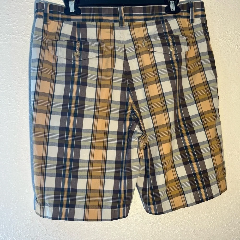 Banana Republic embrace classic